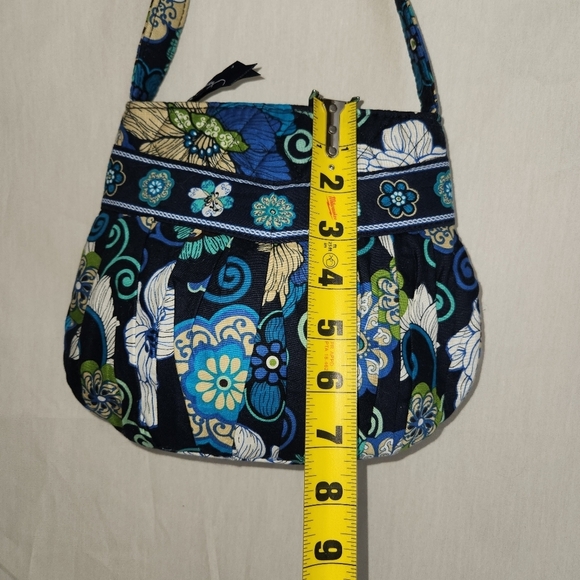 Vera Bradley "Mod Floral Blue" Patterned Bag Featured On The Hannah HandBag - Picture 6 of 10